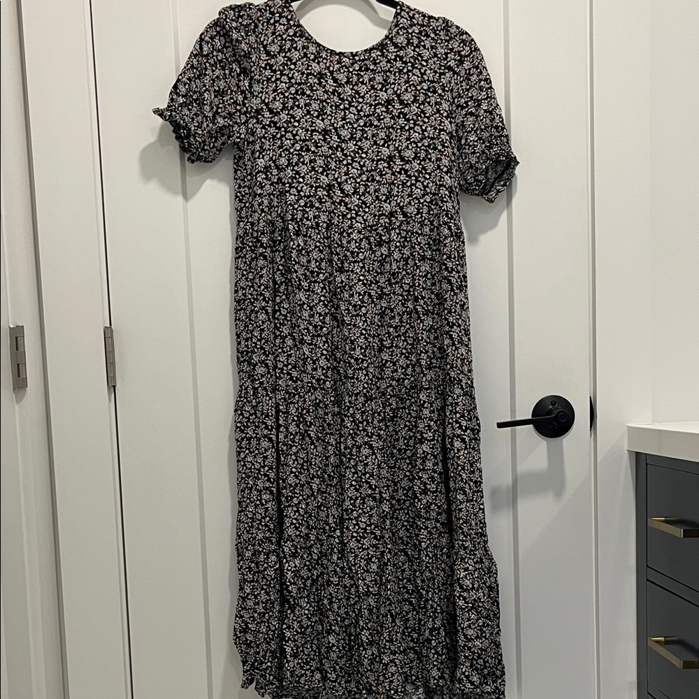 Aerie Black and White Floral Short Sleeve Dress